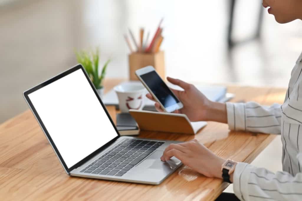 what-does-an-executive-assistant-do-at-a-glance